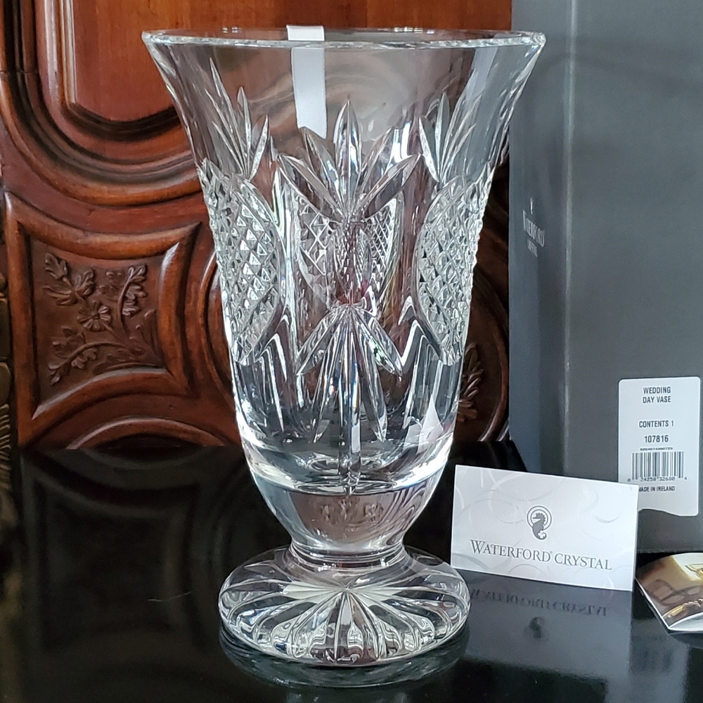 NIB 10" Flower Vase Wedding Heirloom Collection Hearts /Fleur-De-Lis Waterford